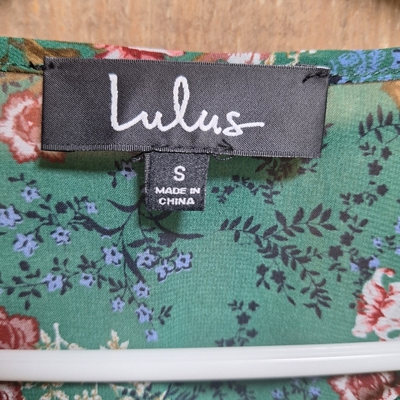 A Lulu's long sleeve sheer button-down floral top with ruffled sleeves in small. - Picture 3 of 7